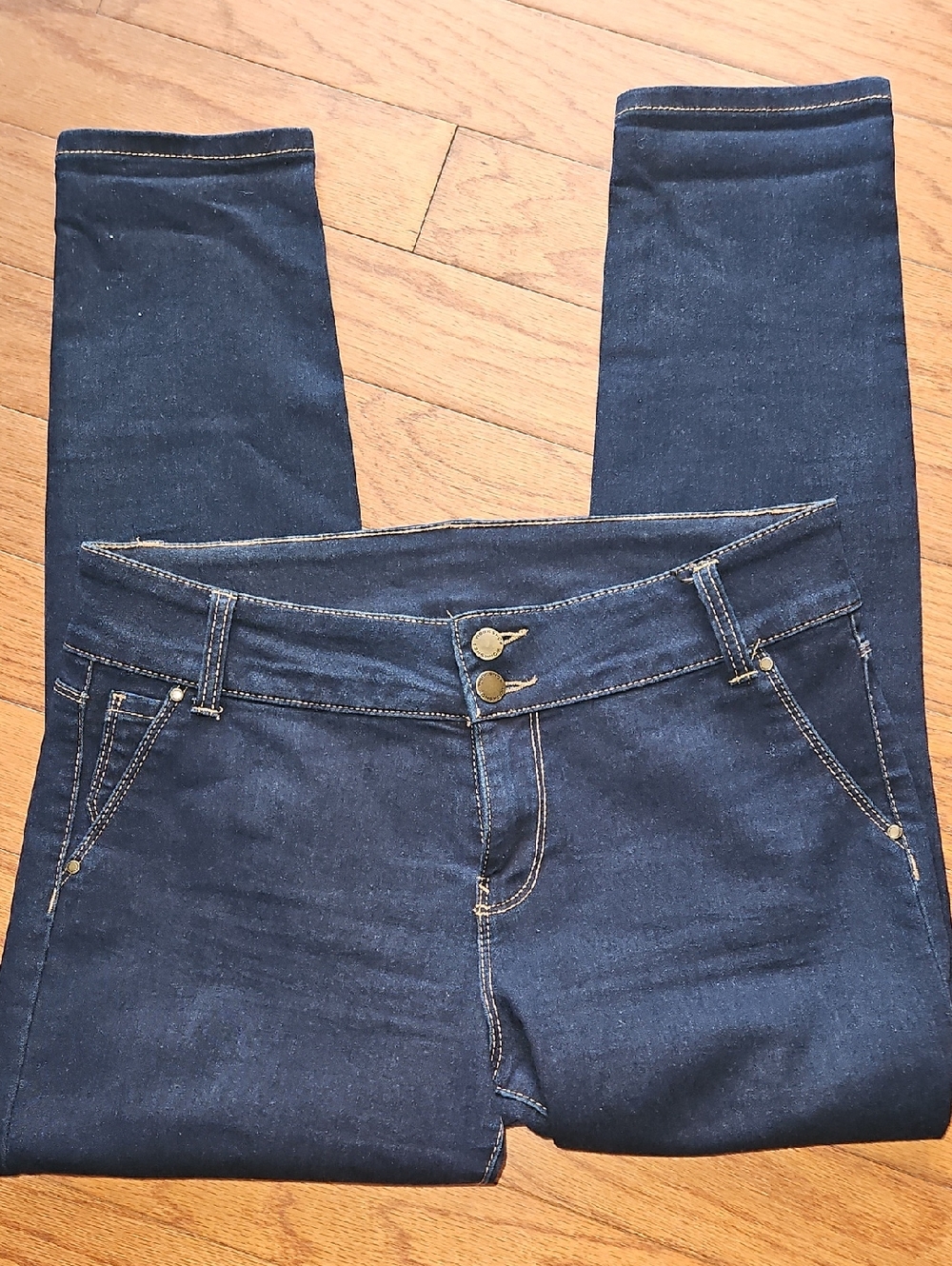 WORKSHOP DOUBKE BUTTON DARK WASH NARROW LEG JEANS SZ 10